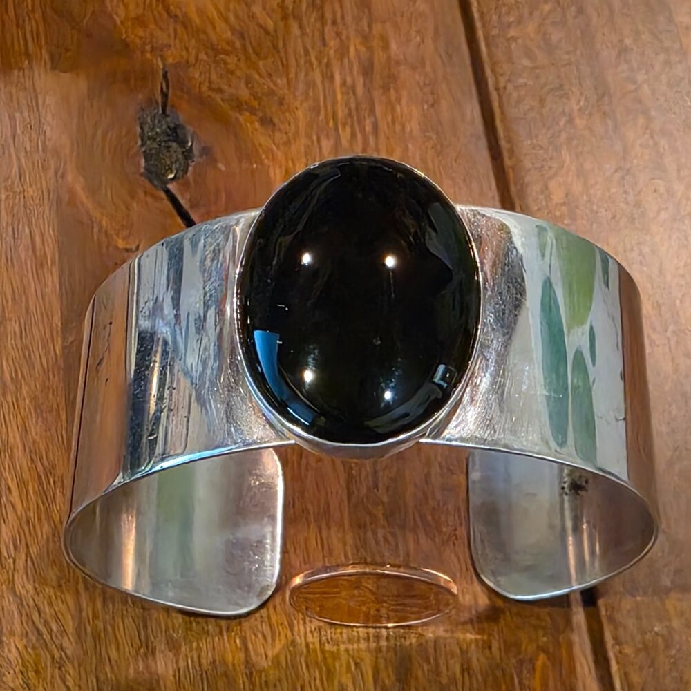 Modernist Sterling Silver and Onyx Cuff, Artisan Made - Picture 3 of 8